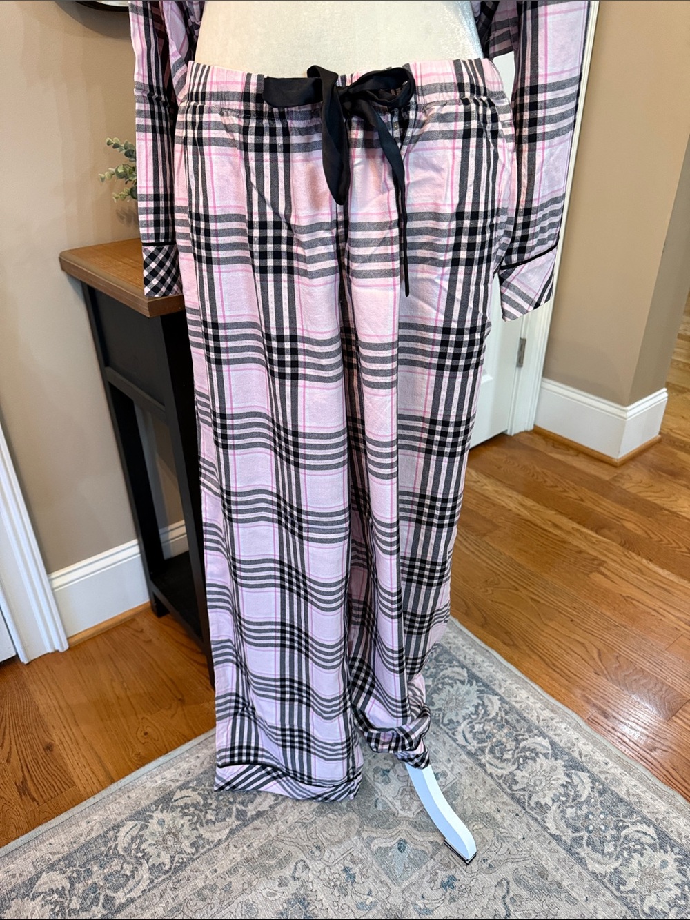 Victoria's Secret Pink Plaid Flannel Pajama Set - Picture 4 of 15